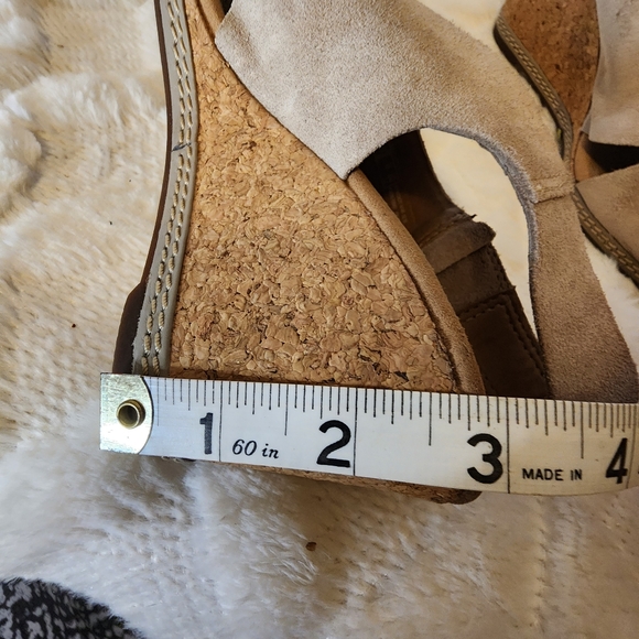Clarks Helio Float Sand Nubuk Suede Wedge....size 8 - Picture 6 of 8